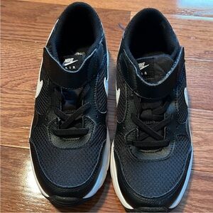 Nike Kids Black and White Sneakers 3Y